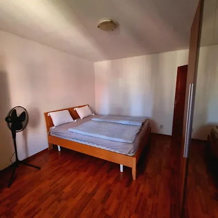 Big Huge Center 84m Nivy Appartement Bratislava