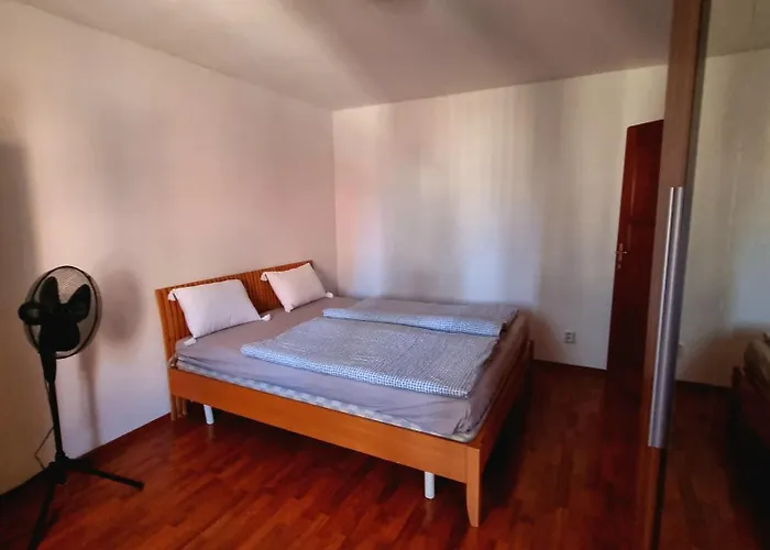 Big Huge Center 84m Nivy Apartmán Bratislava