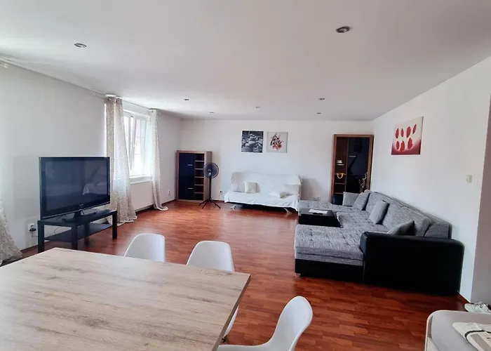 Big Huge Center 84m Nivy Bratislava