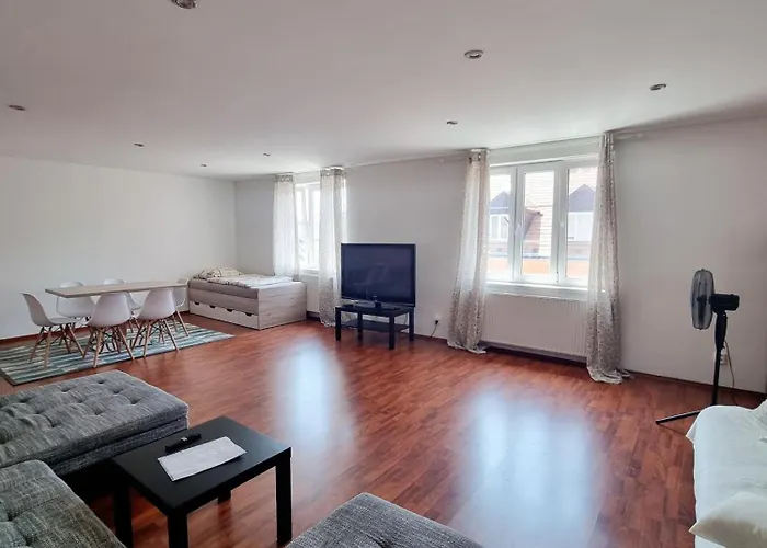 Big Huge Center 84m Nivy * Bratislava