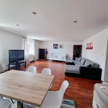 Big Huge Center 84m Nivy Bratislava